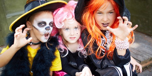 Scrambling for a Costume? 6 Ways to Save at the Halloween Shop